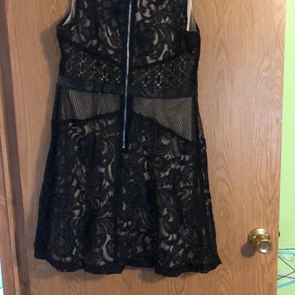Black and beige lace dress - Picture 6 of 8